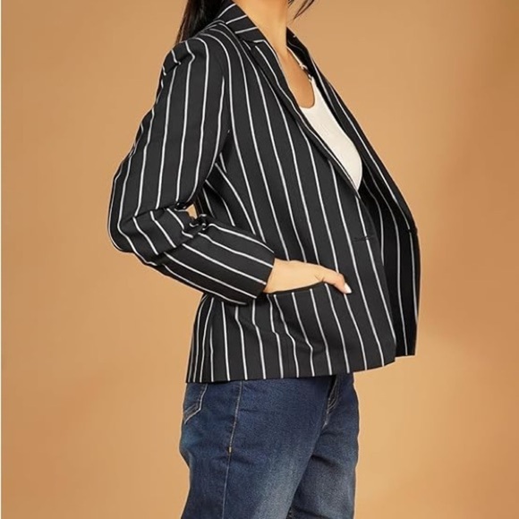 SHEIN Black and White Pinstriped Blazer - Picture 2 of 9